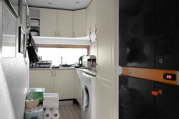 Quelles astuces pour optimiser l'espace dans une cuisine étroite ?